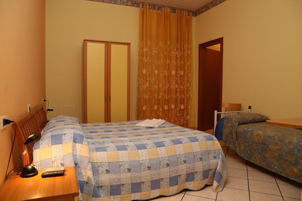 Camere Helios Σαν Τζιοβάνι Ροτόντο Δωμάτιο φωτογραφία