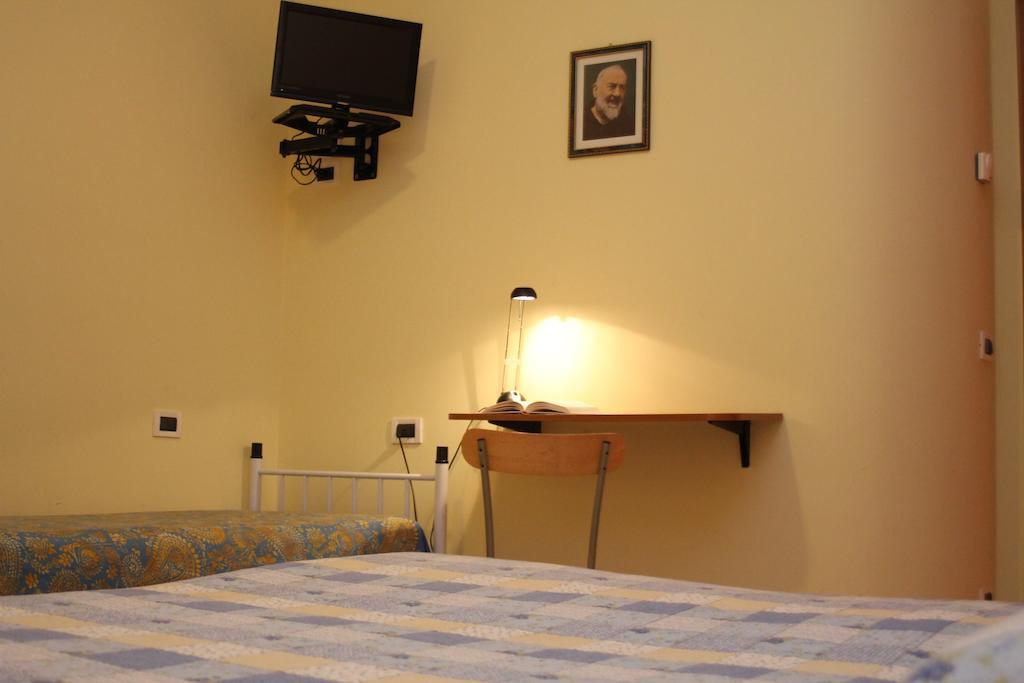Camere Helios Σαν Τζιοβάνι Ροτόντο Δωμάτιο φωτογραφία