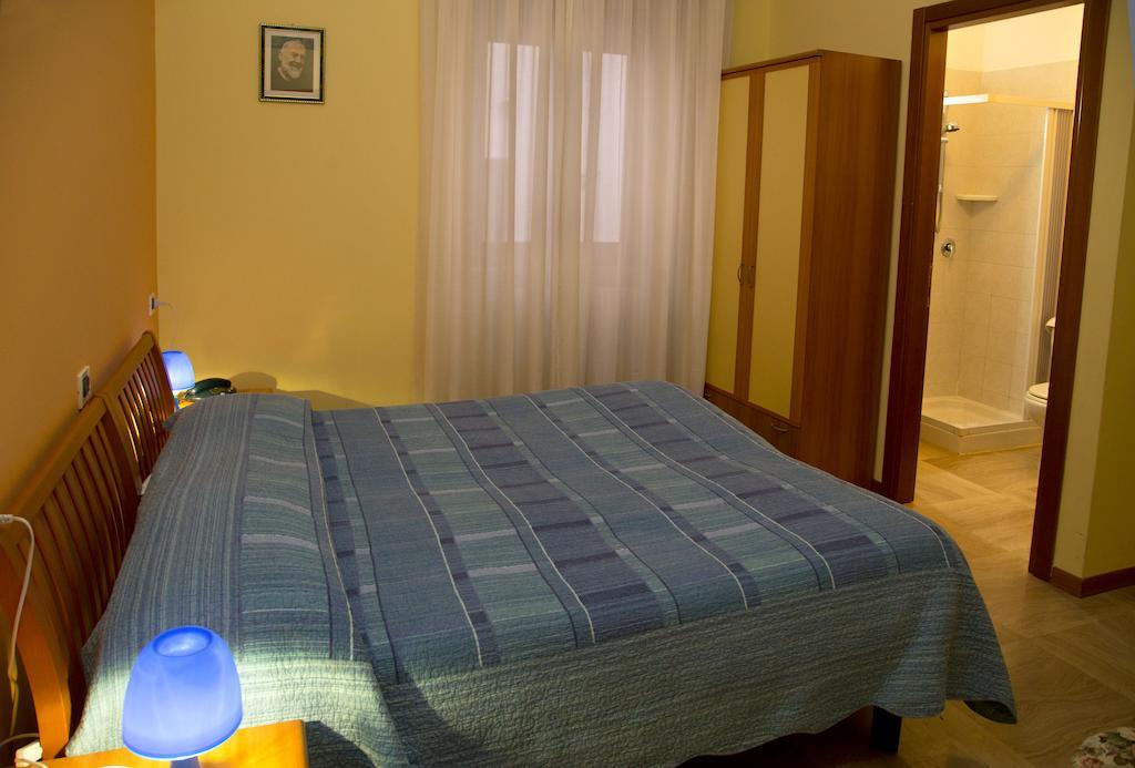 Camere Helios Σαν Τζιοβάνι Ροτόντο Δωμάτιο φωτογραφία